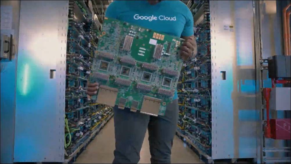 不只 NVIDIA!谷歌 與 Anthropic 將使用百萬台 TPU 建立超千兆瓦級 AI 算力 - 電腦王阿達 为降本增效,OpenAI 开始使用 谷歌 Cloud 的 TPU AI 云服务 -