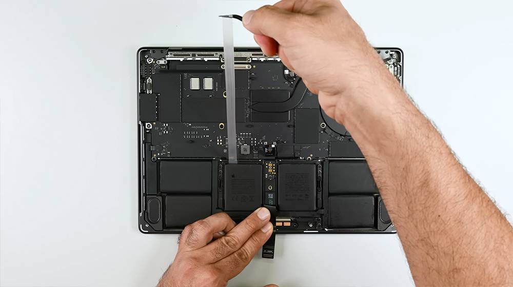 M5 MacBook Pro 拆解报告出炉! iFixit:内部设计更精细,但维修仍不容易 -